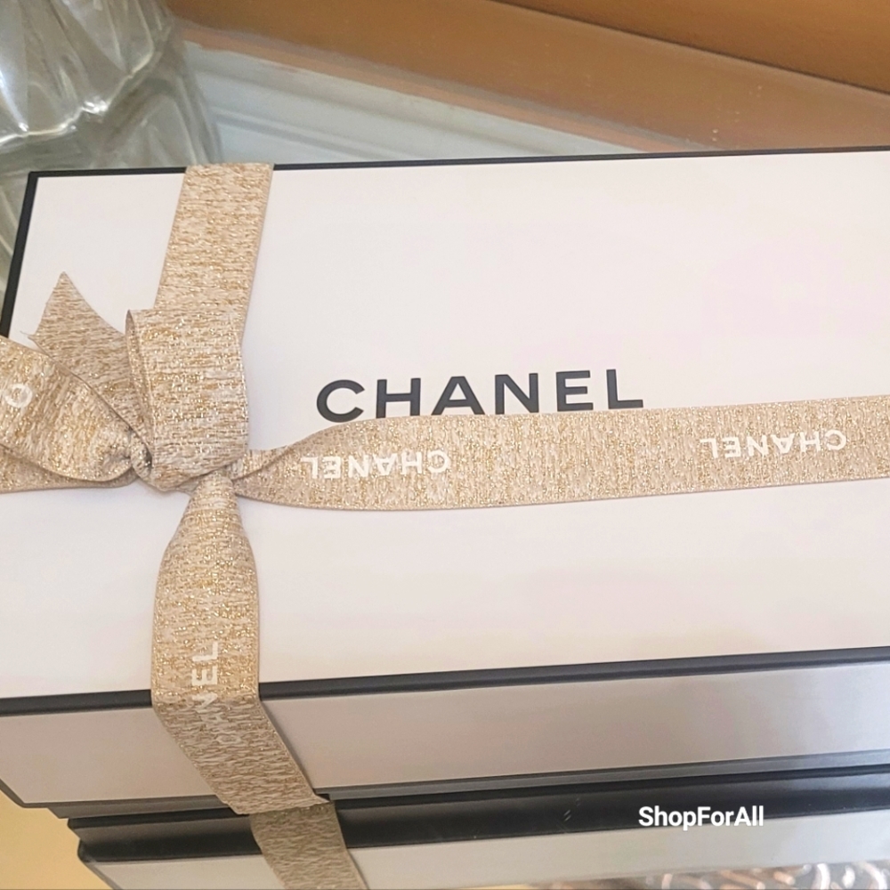 Chanel - Picture 2 of 9